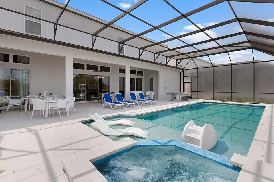 Private Pool & Patio *Highlight*