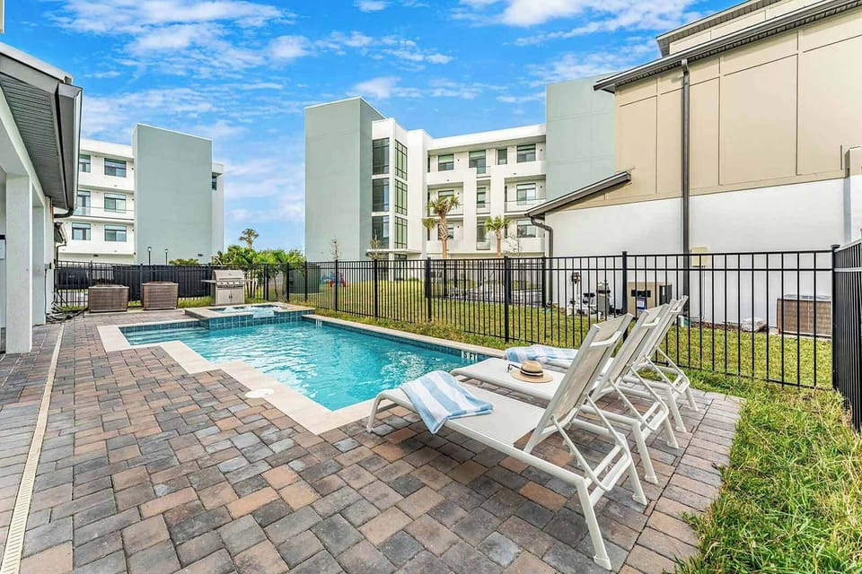 Private Pool & Patio