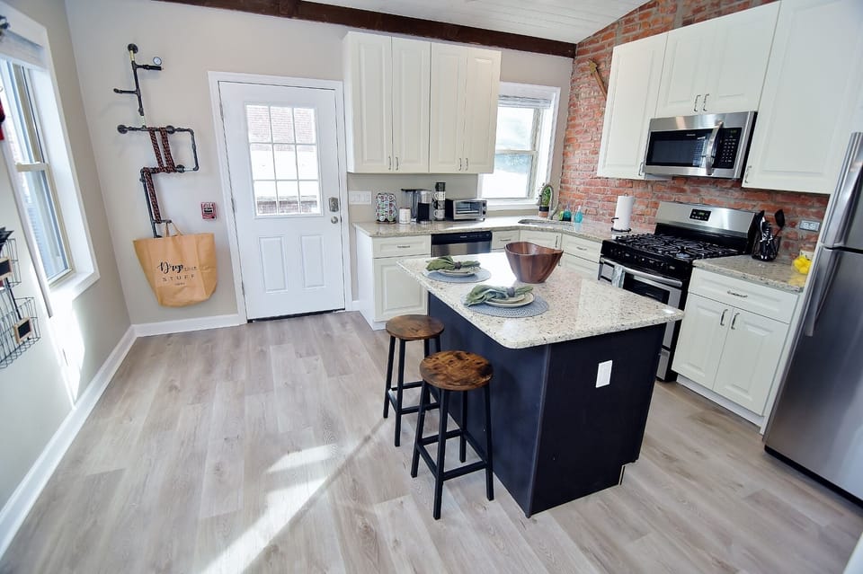 Plenty of space in our kitchen for your morning routine. 