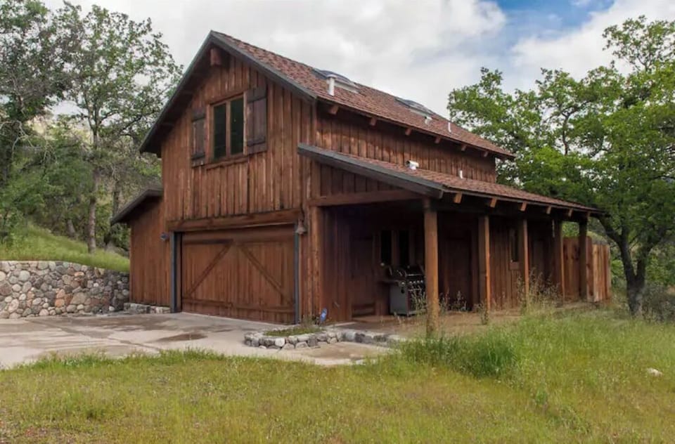 The cabin entrance and paved driveway.