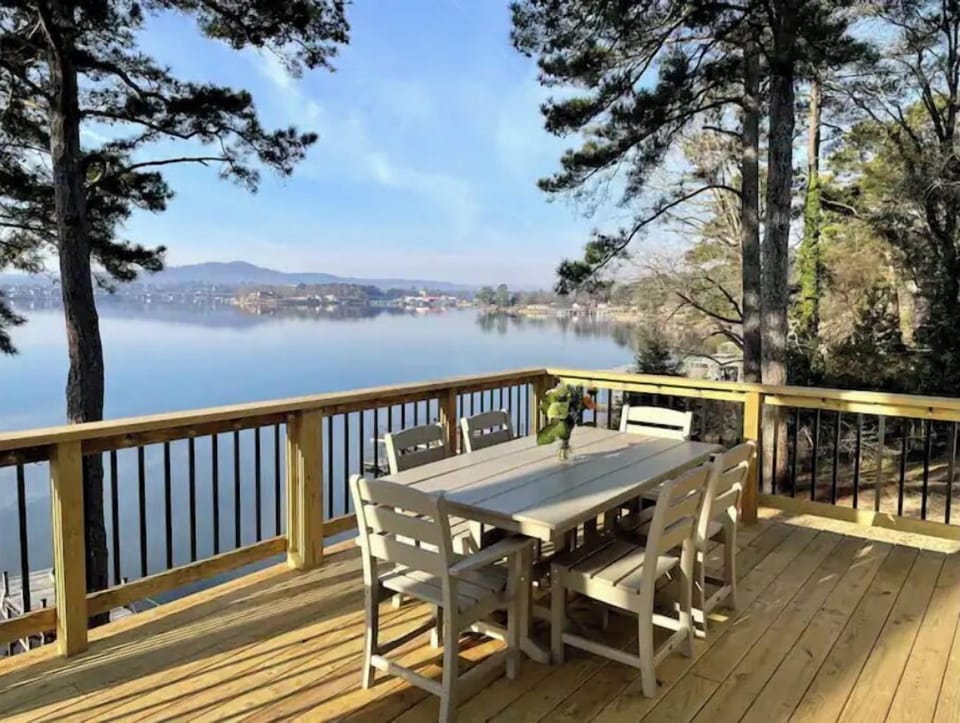 Rear deck with outdoor dining table/chairs (main level)