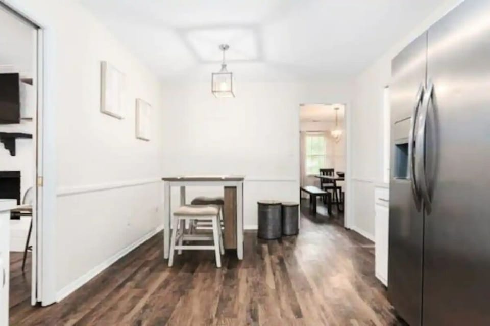 Breakfast bar in kitchen