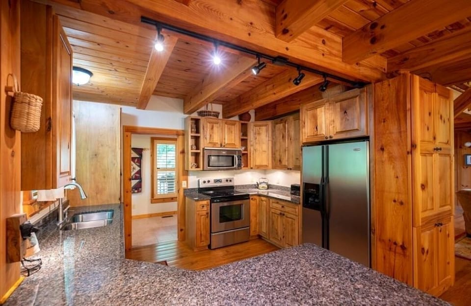 Lots of room in Kitchen