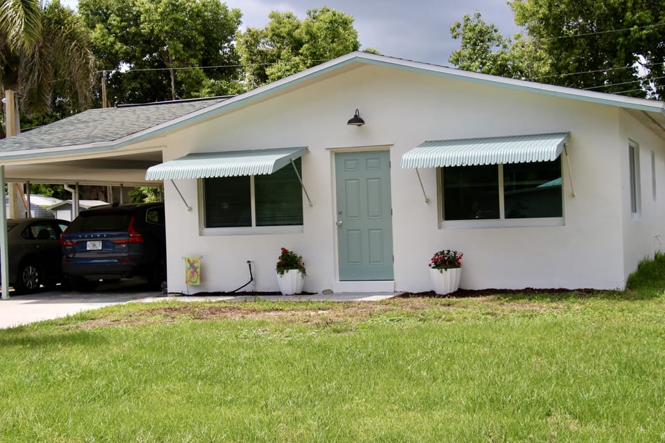 Front of cottage.