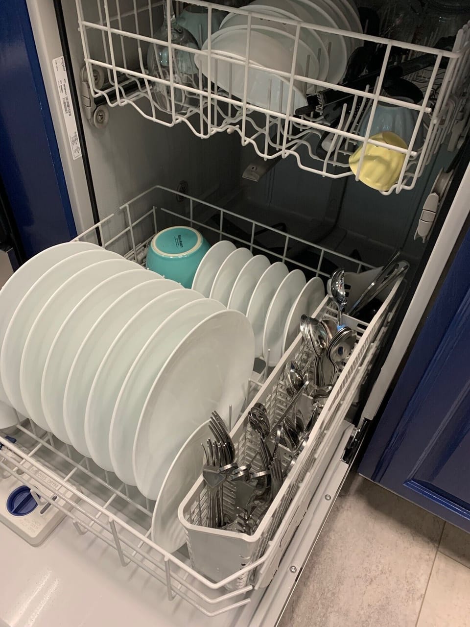 Full size dishwasher