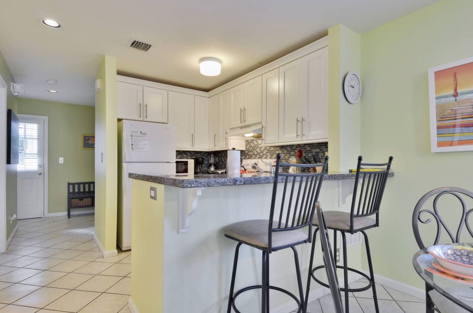 Enjoy breakfast at the kitchen counter bar seats.