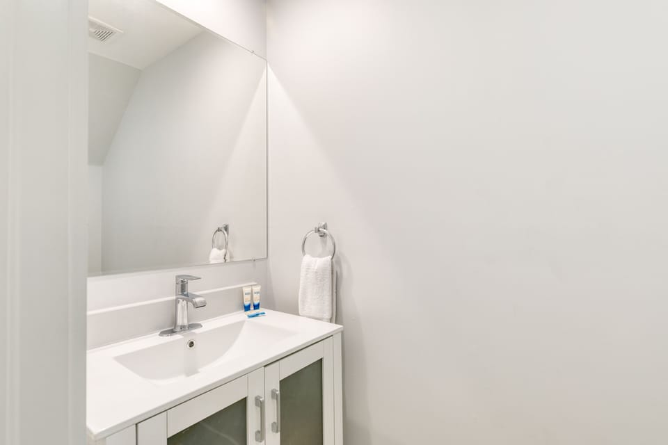 Half bathroom near the kitchen.
