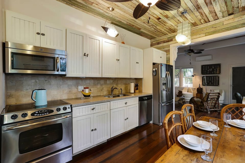 Cook a sumptuous dinner in this full kitchen.