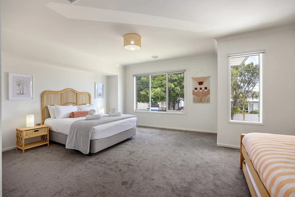 Bedroom 1 - Master Bedroom (Queen, Single + King Single Trundle)