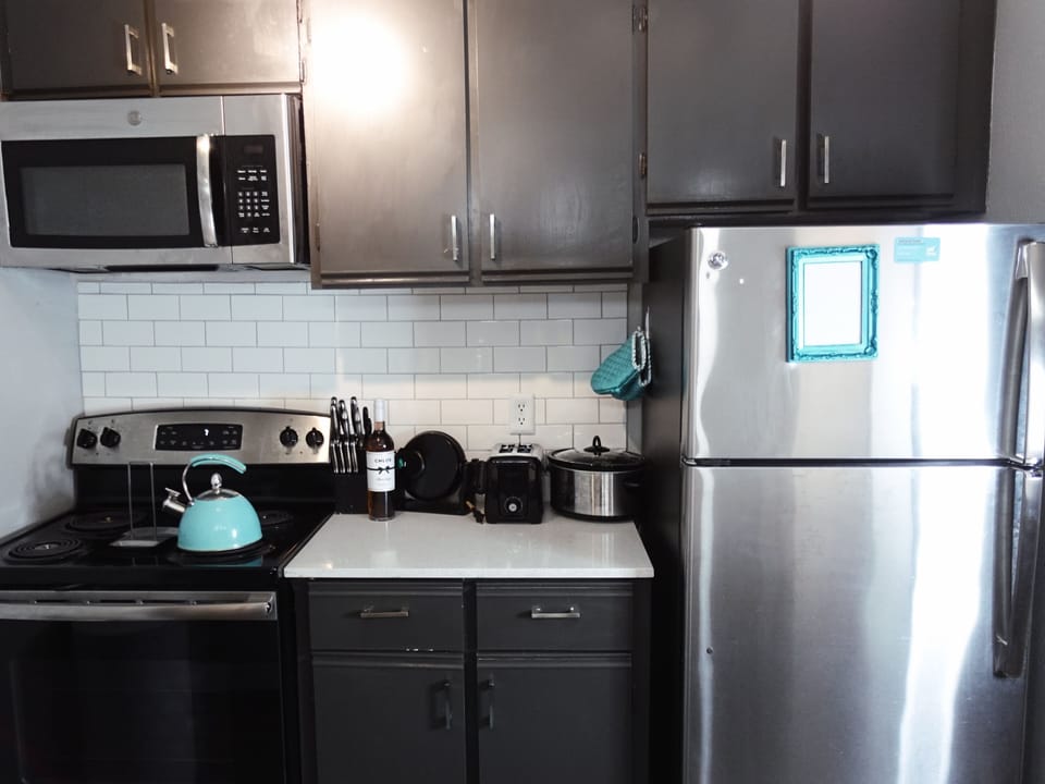 Splendid Kitchen Views w/ Silverware Provided
