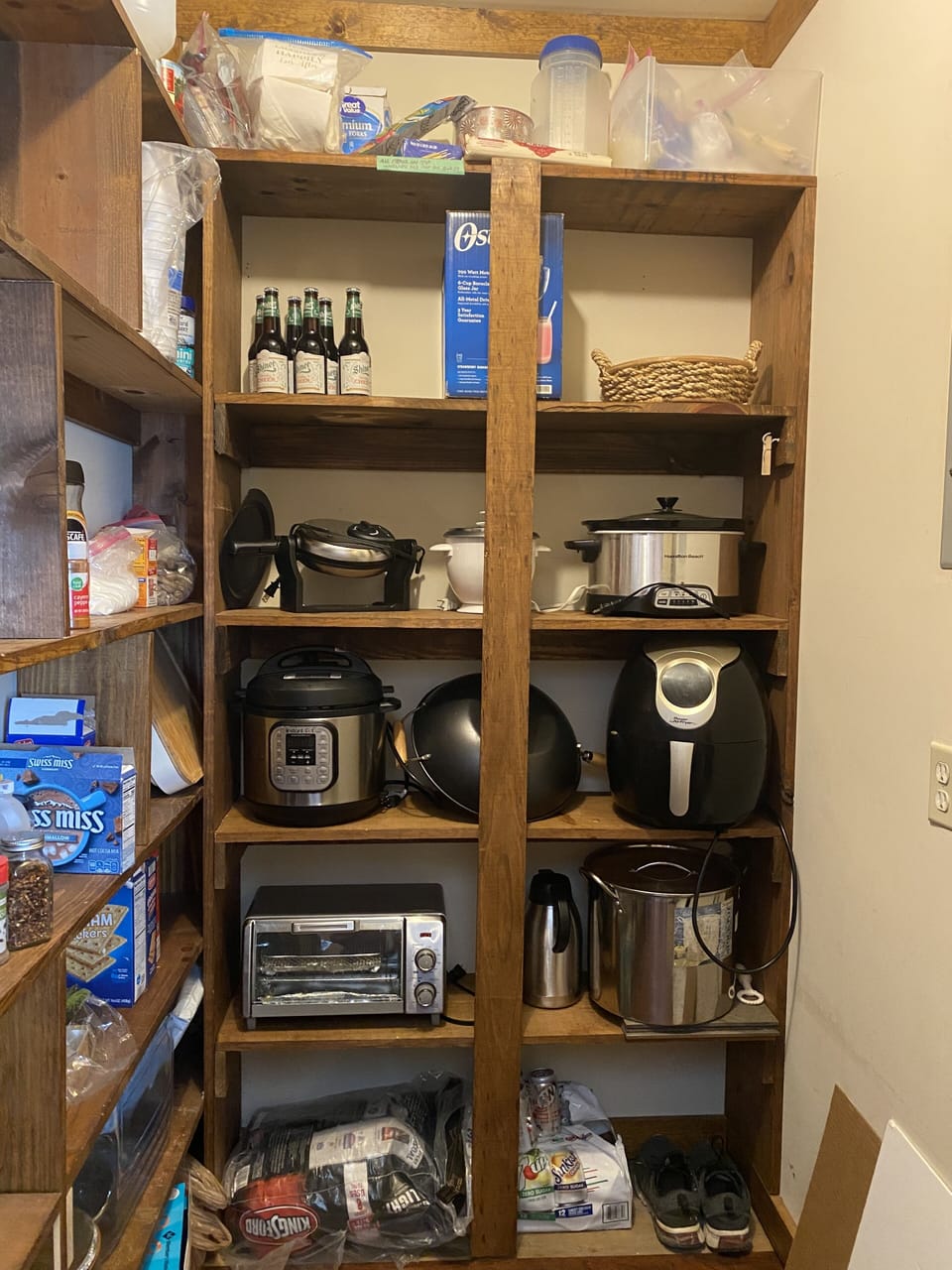 Beautiful log cabin with huge wrap around porches! Cabin in Lake Texoma