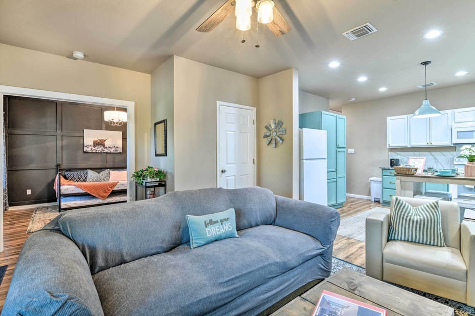 Living Room | Free WiFi | Central A/C