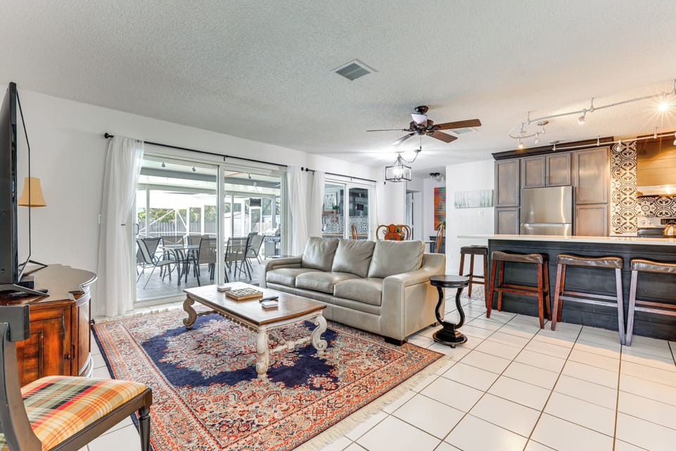 Living Room | Smart TV | Free WiFi | Sleeper Sofa