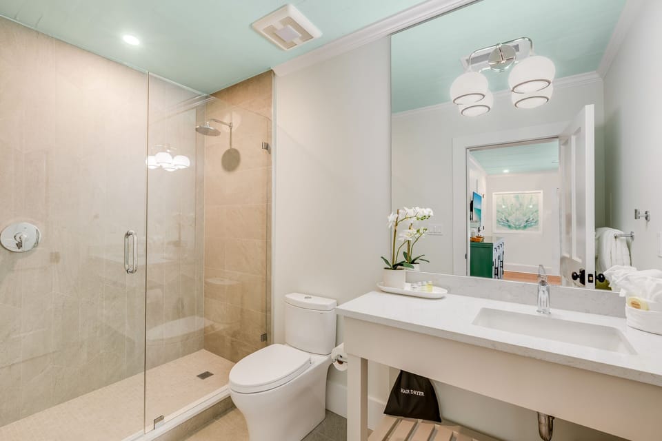 En suite bathroom with shower
