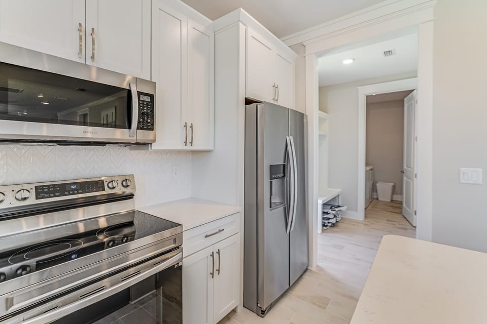 All major appliances, including propane grill, are provided