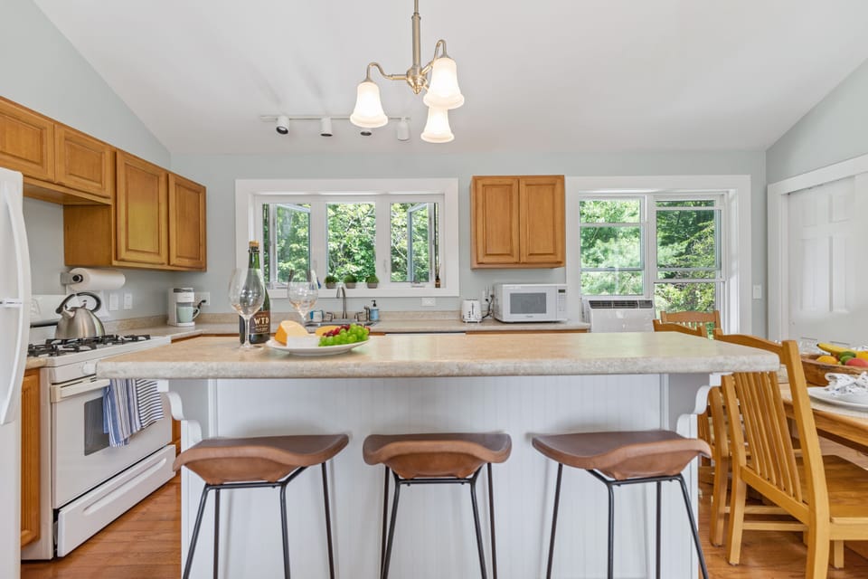 Huge kitchen space!