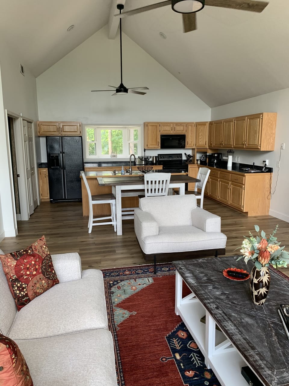 Open kitchen/living room 