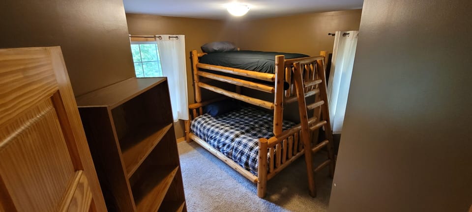 2nd bedroom - Bunk bed (full lower/twin upper)