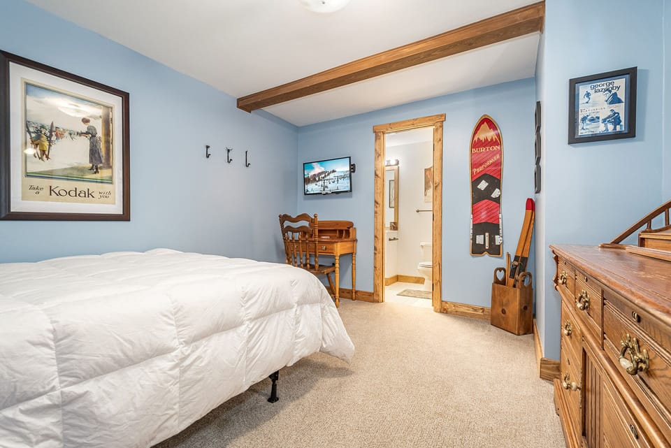 Lower Level Bedroom - Queen Size Bed