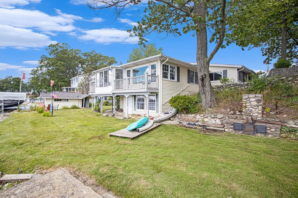 Your Lake Escape on Pine Lake!