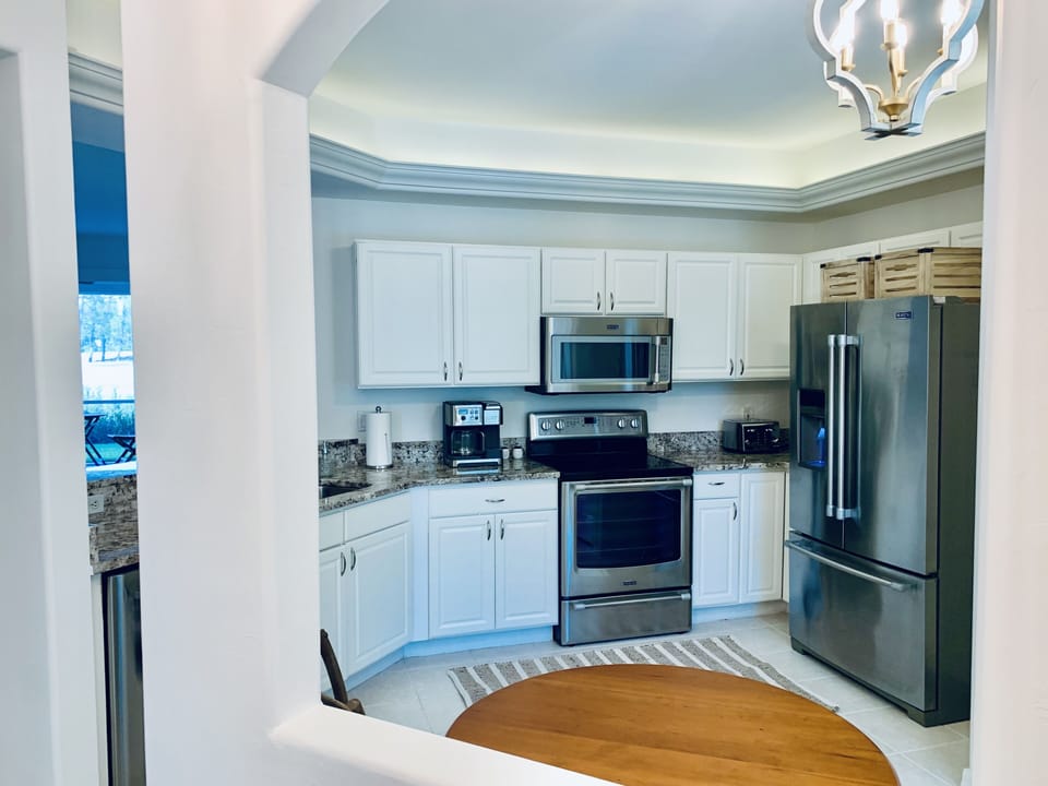 Updated Kitchen w/ Granite Countertops & Stainless Appliances 