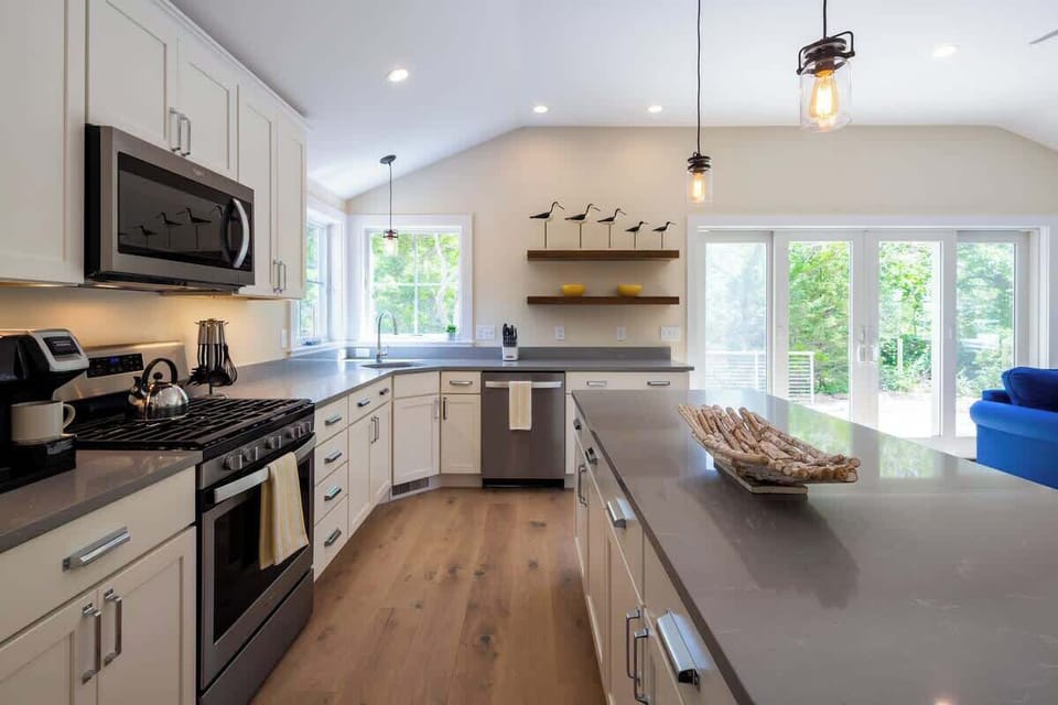 Gorgeous kitchen with brand new everything!