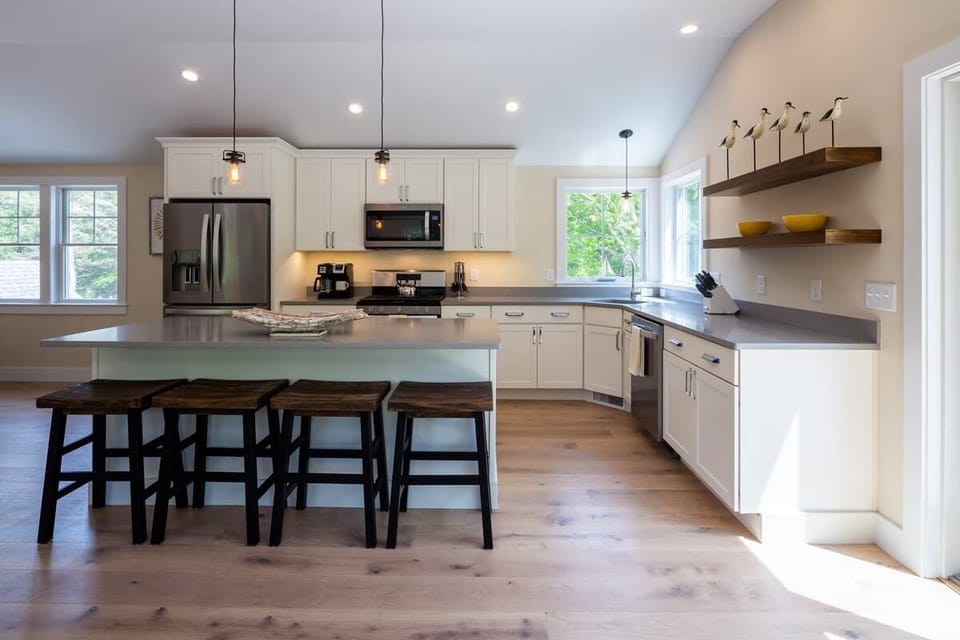 Gorgeous kitchen with brand new everything!
