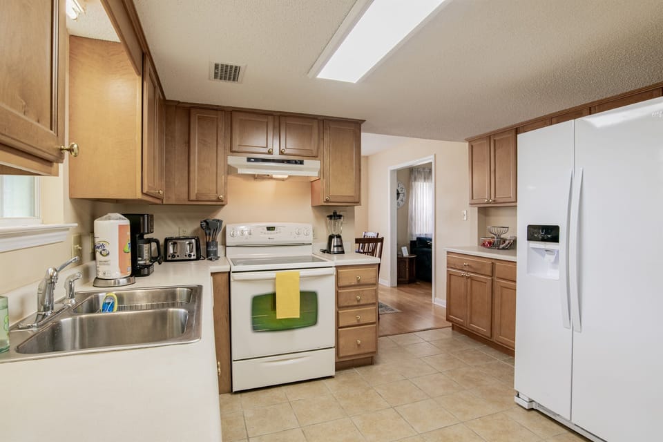 Fully stocked Kitchen