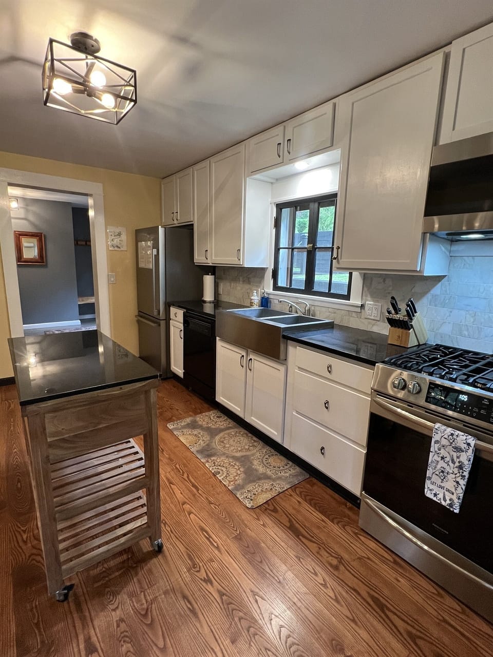 Super efficient galley kitchen for the chef in your group.
