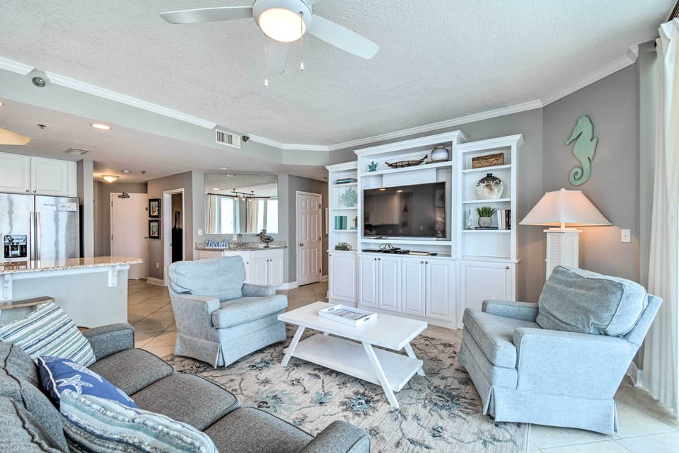 Living Room | Free WiFi | Flat-Screen TV w/ Cable | Queen Sleeper Sofa