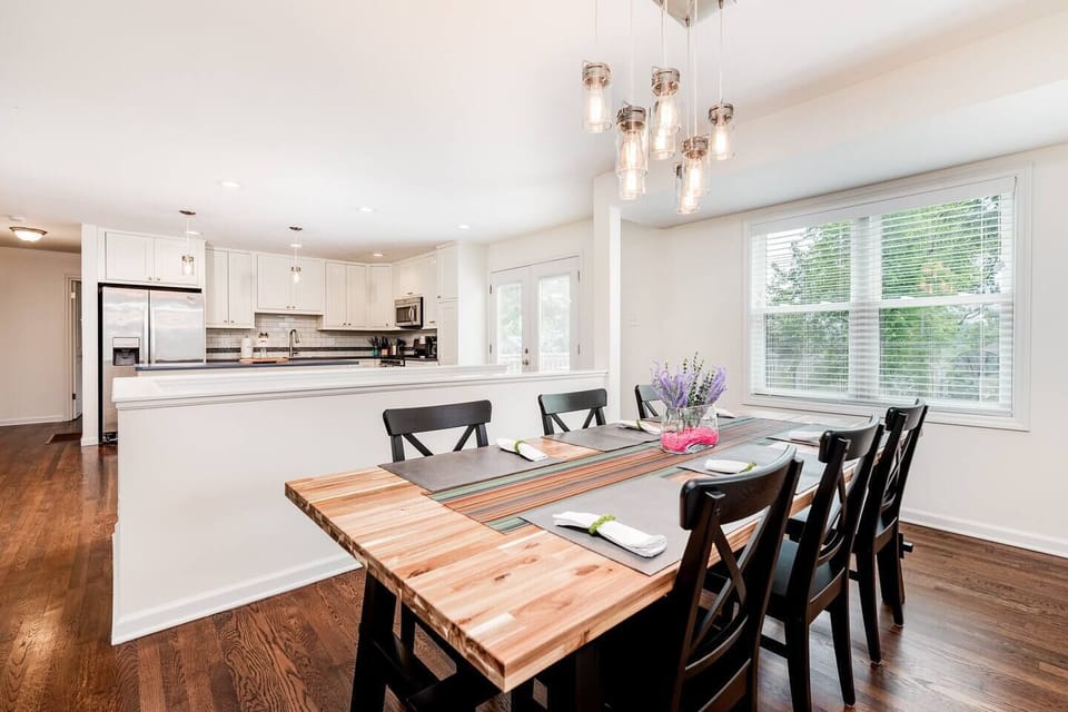 Dining area with seating for 6