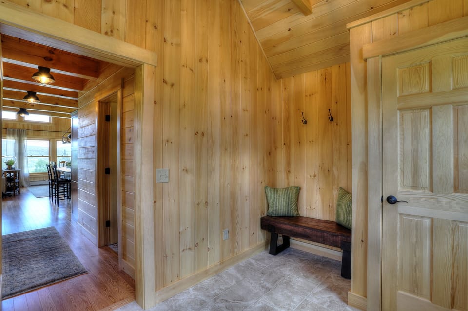 Entry Way looking into Kitchen