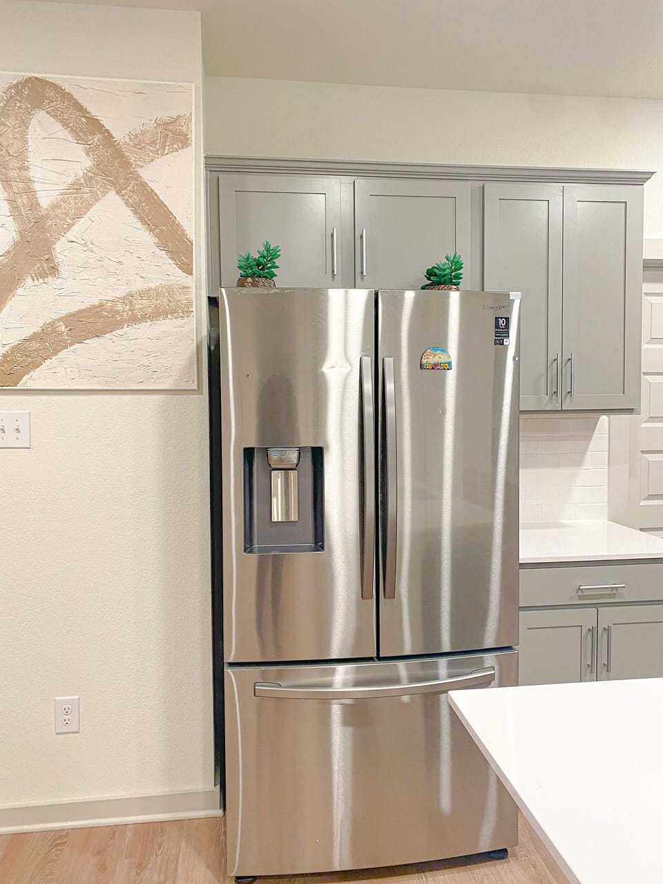 Refrigerator 