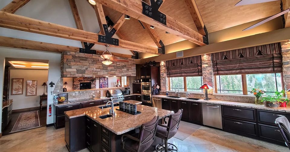Main Level Kitchen (Indoor Grill Out of Order)