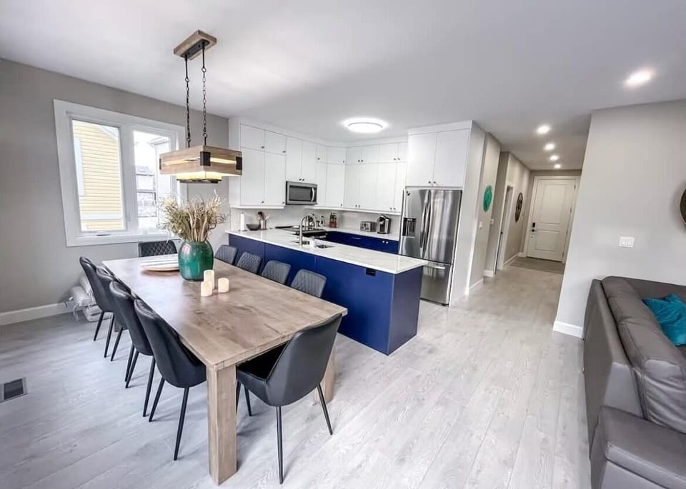 Gorgeous main kitchen.  Fully stocked.