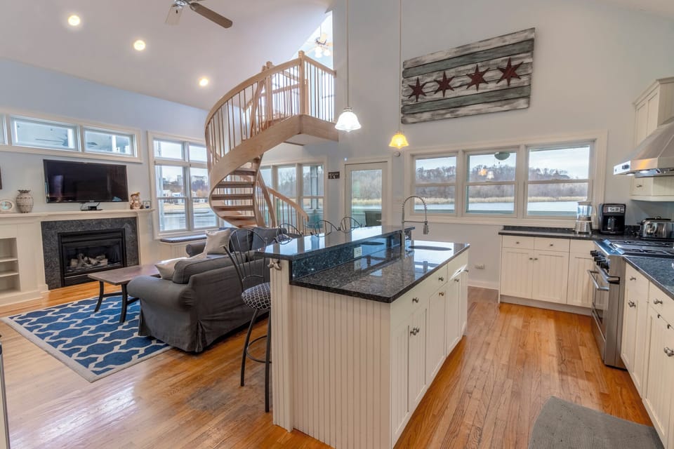 Main Level | Kitchen | Living Room