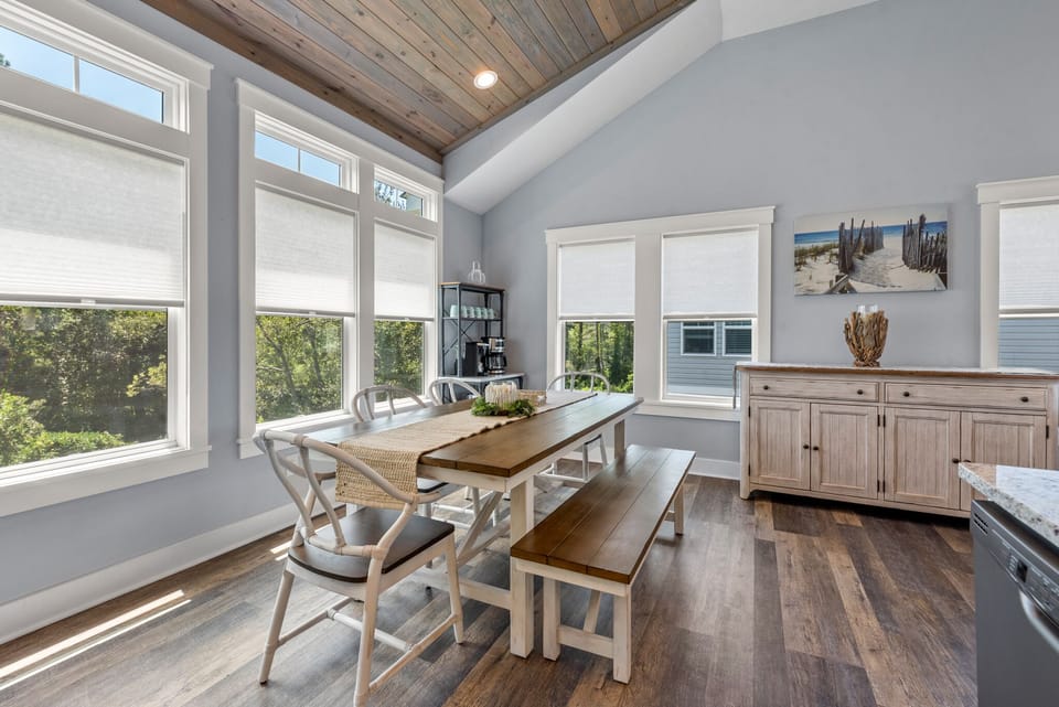KDN9719: Barefoot By the Bay | Top Level Dining Area