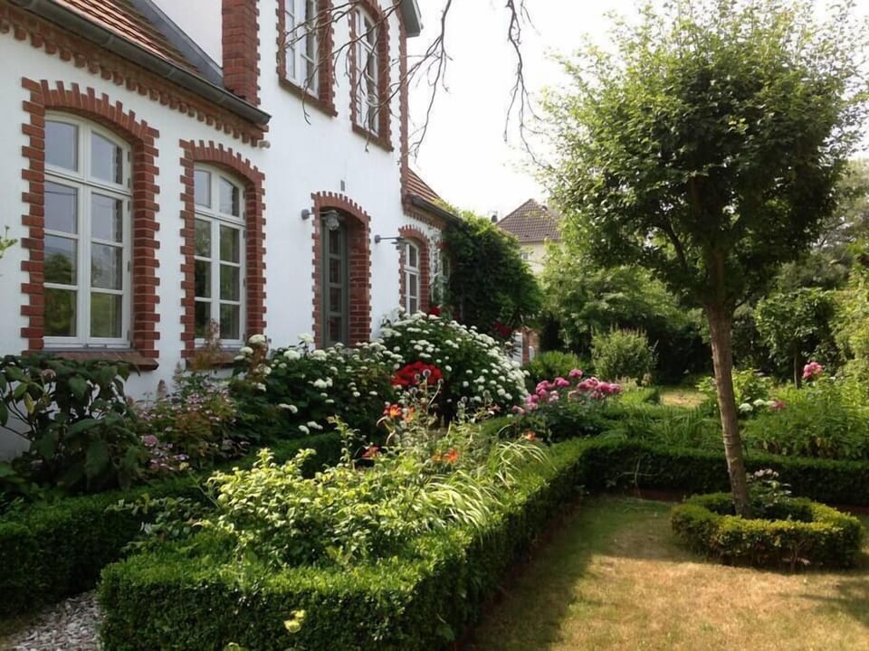 Front building view (2)