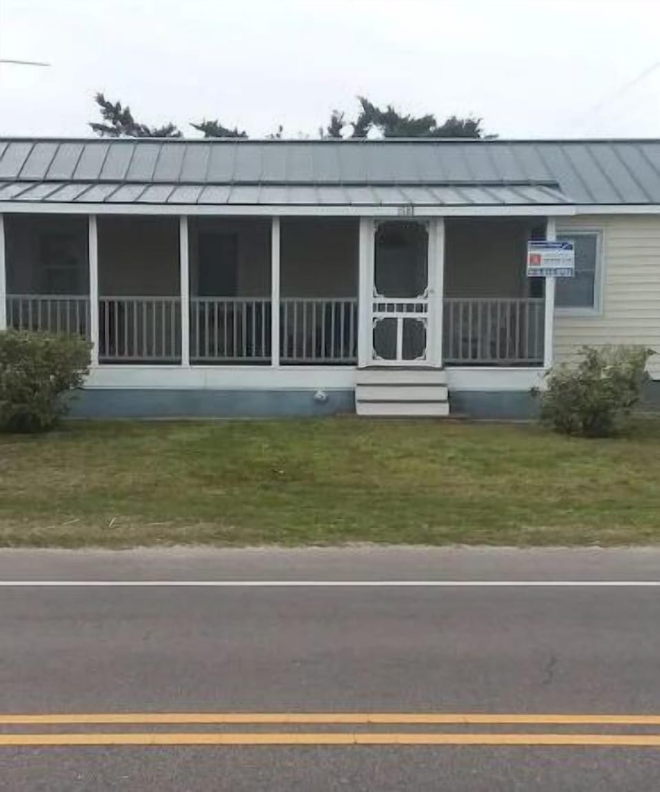 Front entry from across Hwy 421 (South Lake Park Blvd)