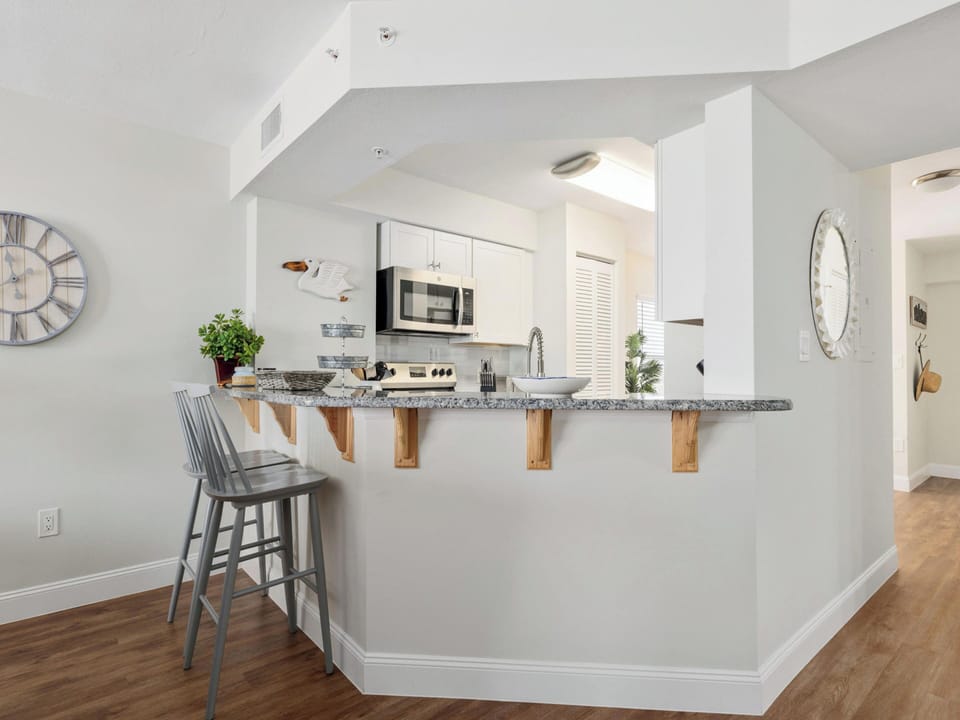 Breakfast Bar - Kitchen