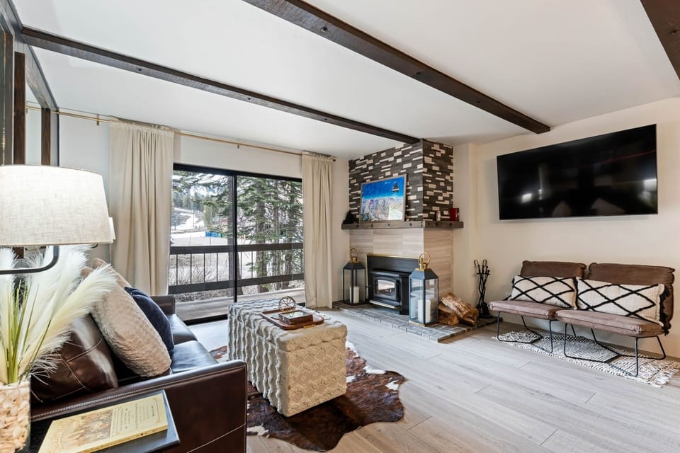 Living Room, Indoors, Room, Couch, Furniture