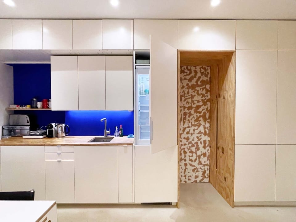 Built in Fridge freezer, sink, microwave oven, dishwasher, Nespresso in kitchen