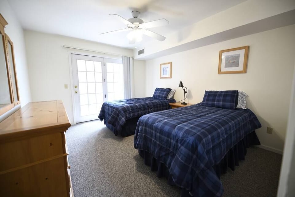 Guest Bedroom with Two Twin Beds
