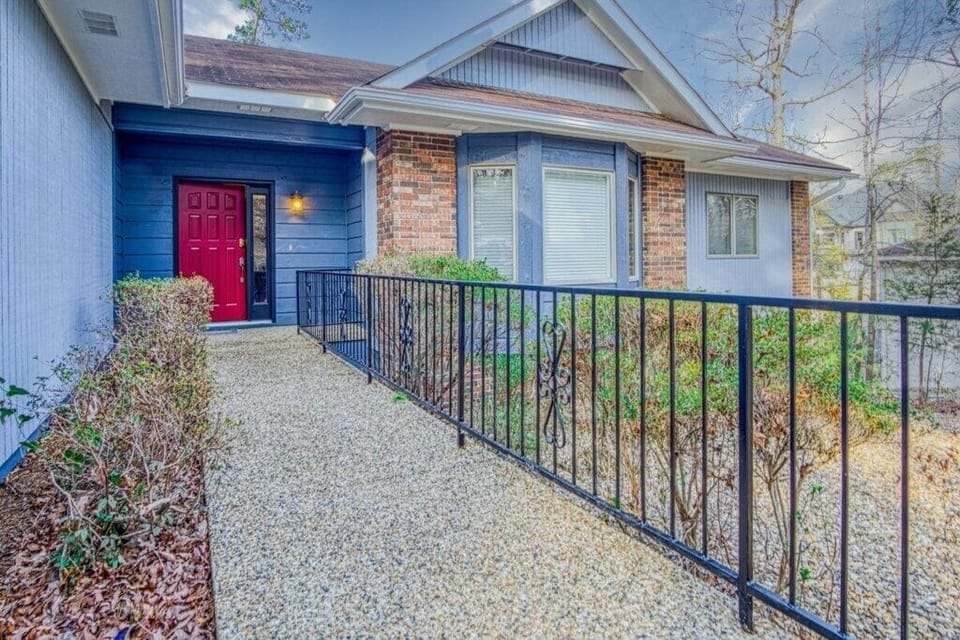 Walkway to front door 