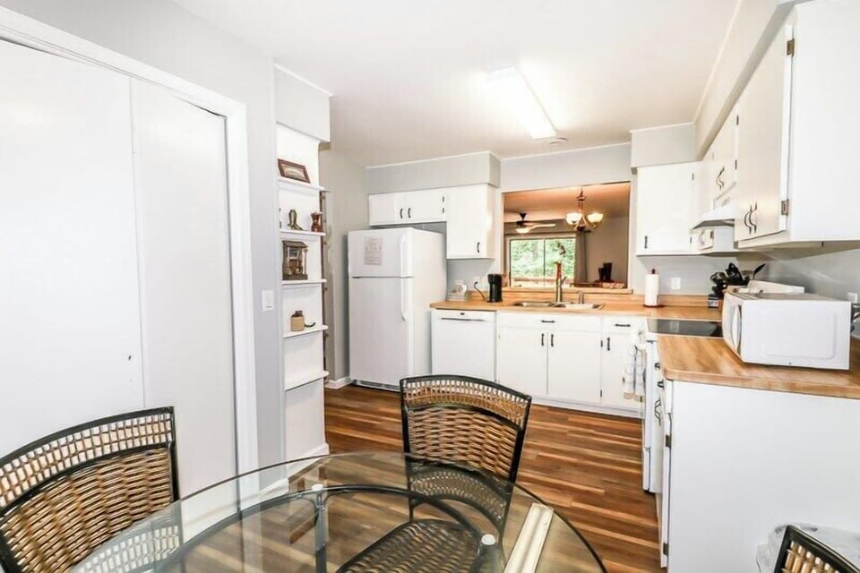 Kitchen with Breakfast Nook