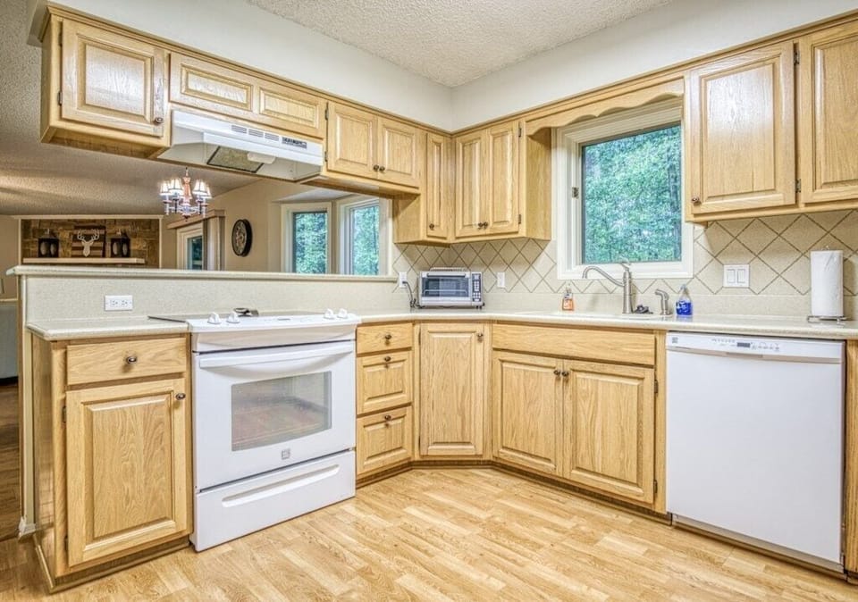 Bright Cozy Kitchen