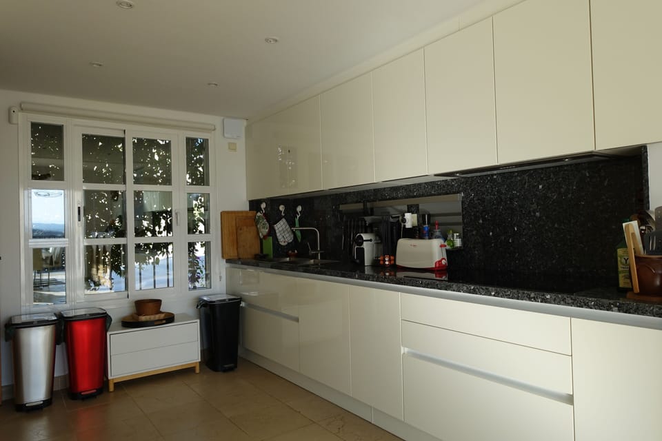The kitchen
