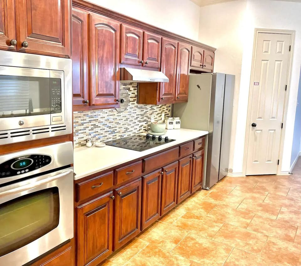 Spacious & modern kitchen with everything you need!