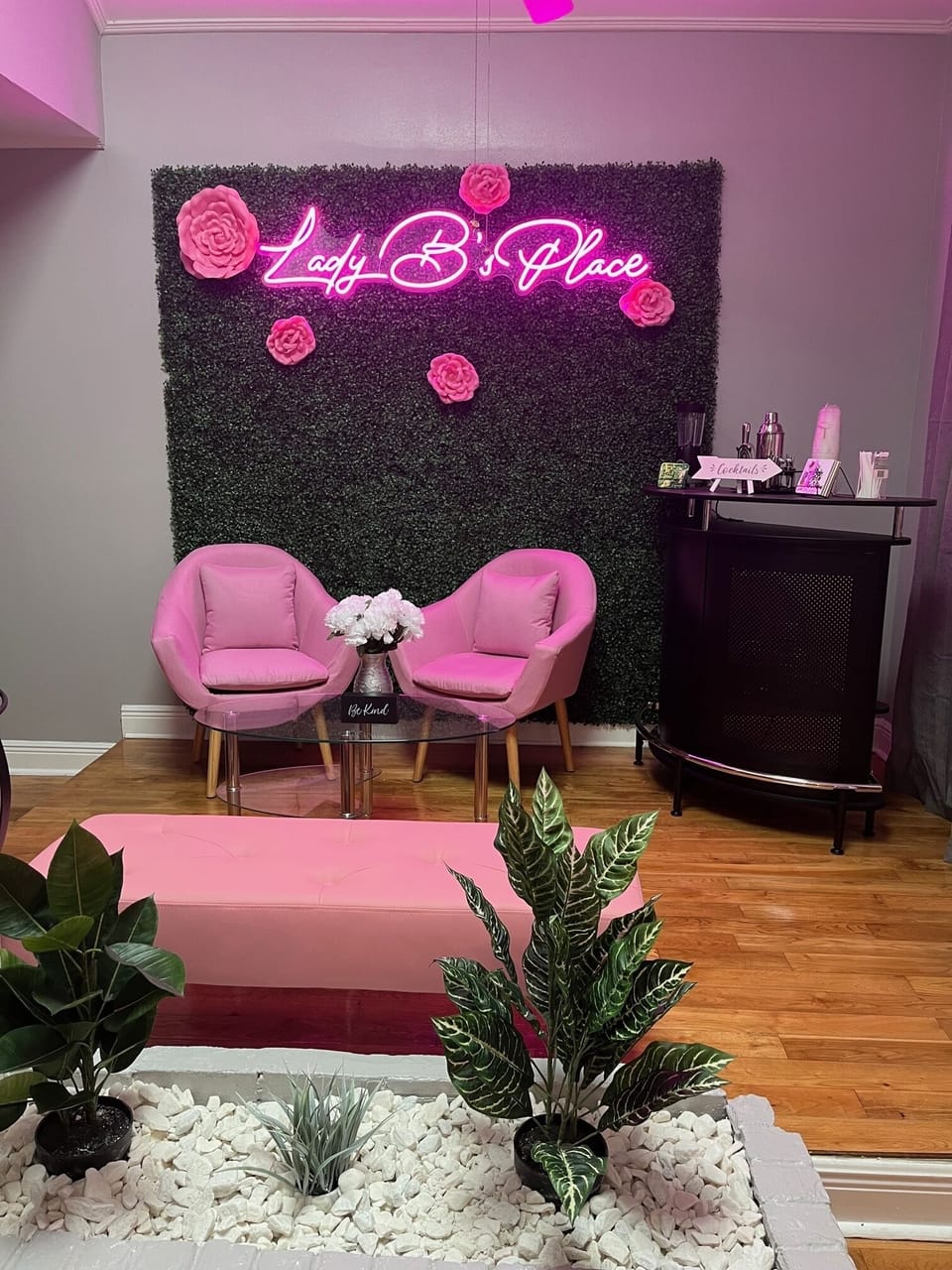 Lady B's Lounge great for photoshoot.