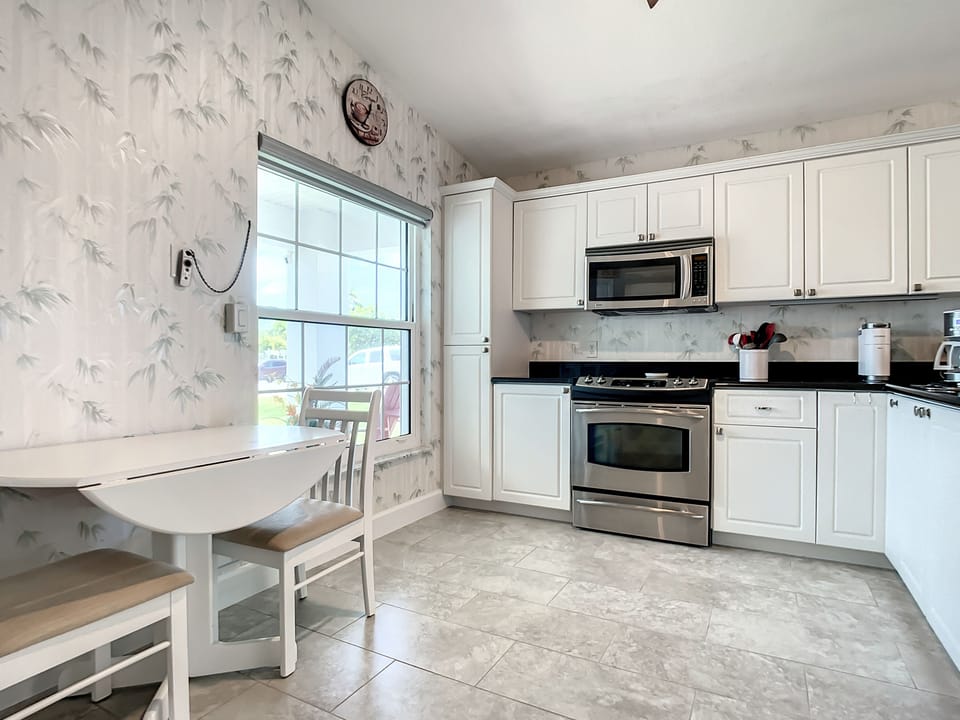 Fully Equipped Kitchen & Breakfast Table